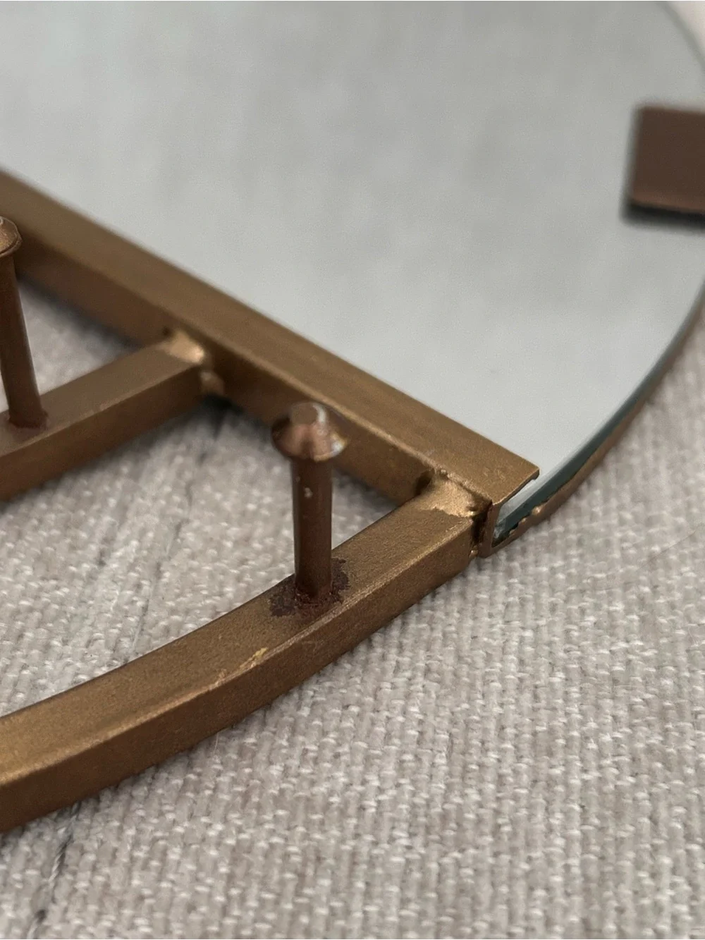 UO Round Jewlery Hanger with Mirror